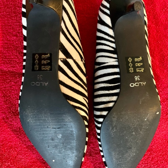 Zebra print kitten heel textured with soft brushed hair - Picture 4 of 4